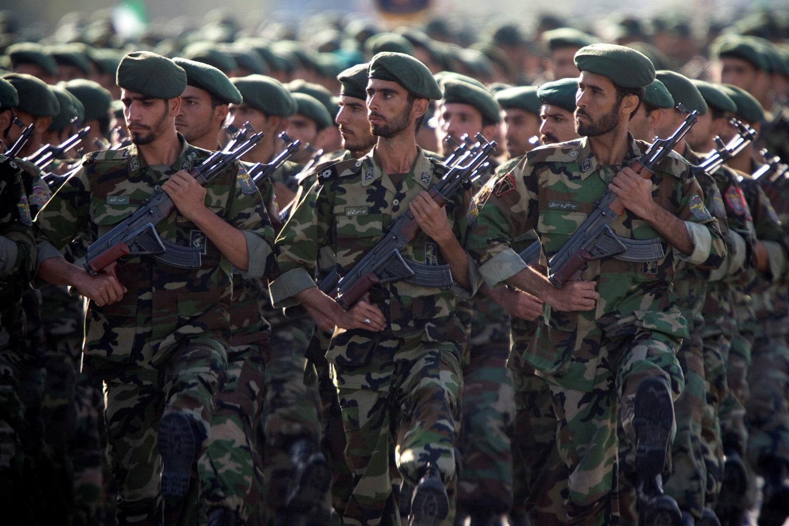 Despite economic meltdown, Iran "militarizes" its budget
