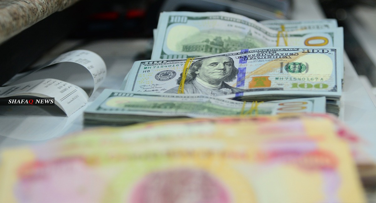 الدولار يتراجع أمام الدينار مع إغلاق أسواق بغداد
