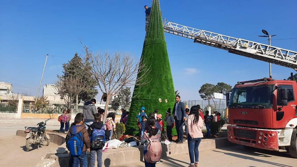 لأول مرة .. شجرة عيد الميلاد بشكل رسمي في كوباني 