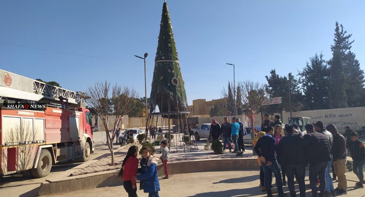 مجهولون يشعلون النار في شجرة الميلاد في مدينة كوباني 