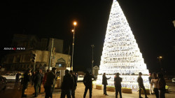 صور.. شجرة عيد الميلاد تضيء ساحة التحرير ببغداد