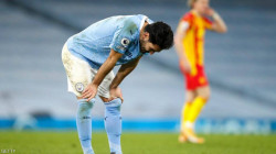 كورونا يضرب قمة الدوري الدوري الإنجليزي