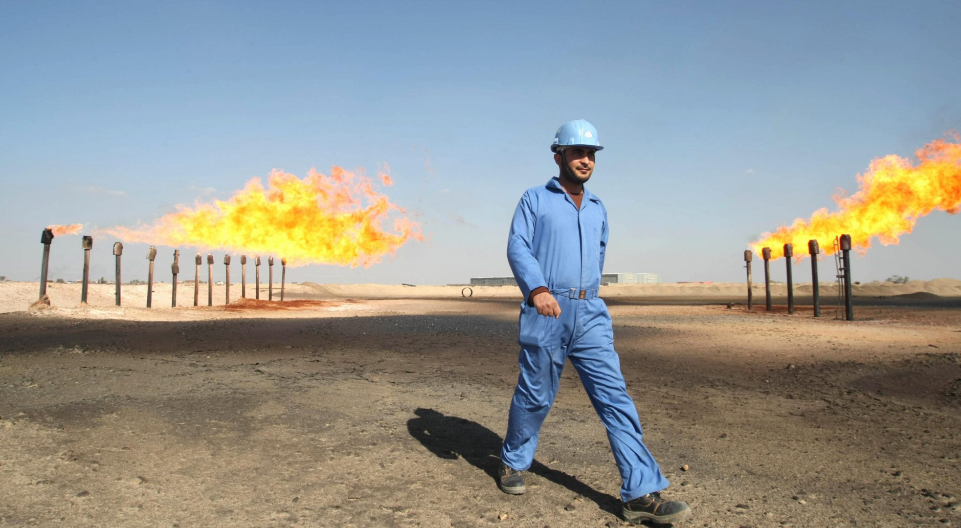 العراق يعلن زيادة طفيفة بالإيرادات المالية المتحققة من بيع النفط