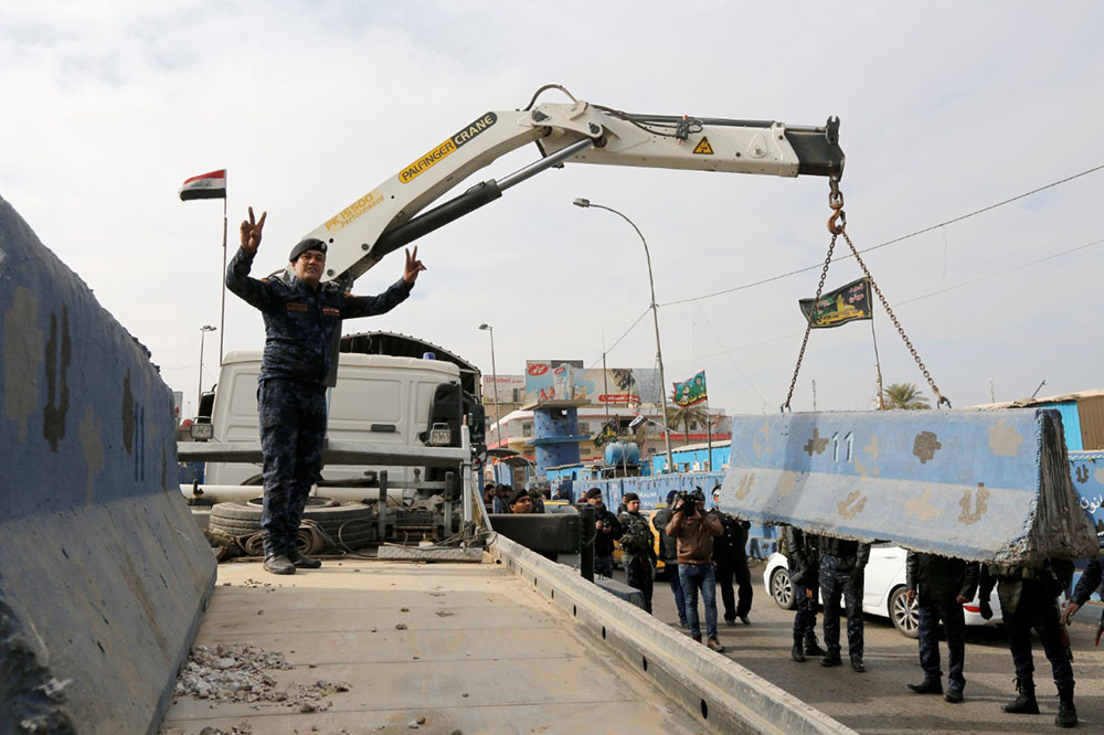 عمليات بغداد ترفع نقطة تفتيش قرب البوابة الشمالية