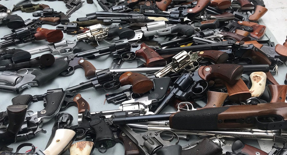 الداخلية تؤكد مصادرة آلاف الأسلحة وانخفاض مستوى الجريمة في البلاد