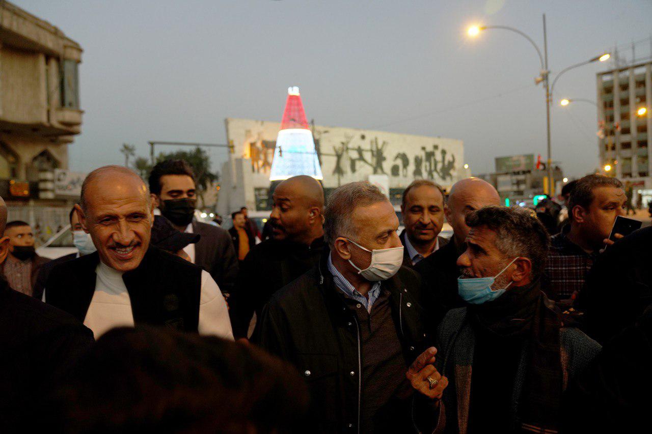 بالفيديو والصور.. الكاظمي يتجول وسط بغداد