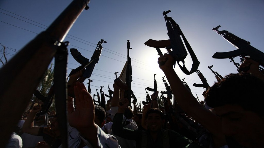 البصرة.. قوة أمنية تداهم "موكب تشييع جنازة" وتلقي القبض على 14 شخصاً