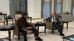 السفير التركي يقدم عرضاً للاعب العراقي علي عدنان