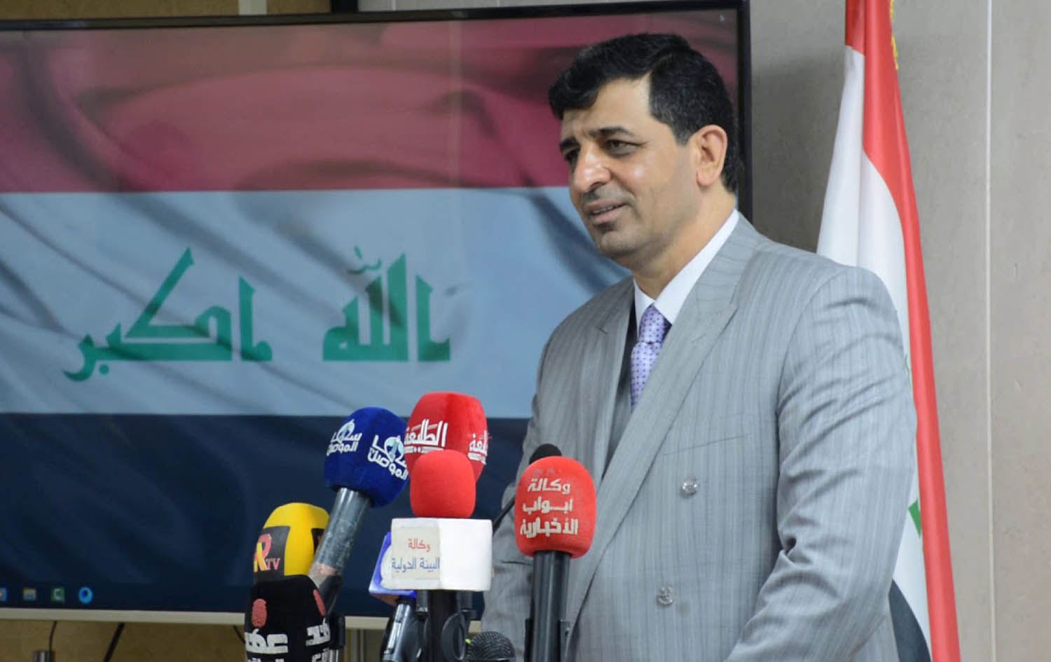 ارتفاع سعر صرف الدولار يدفع بغداد لإلغاء مشروع "مهم" للمصابين بكورونا
