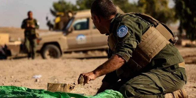 The Asayish forces dismantle a mine in the countryside of Deir Ezzor 