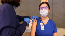 إصابة ممرضة أمريكية بكورونا بعد أسبوع من تلقيها اللقاح