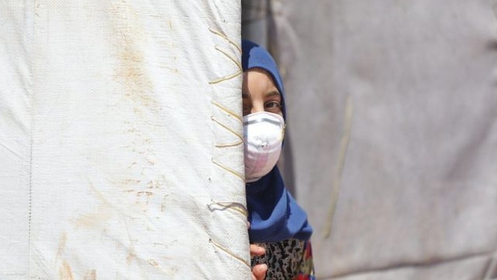 وفاة طفلة وإصابة آخرين بحريق في مخيم للنازحين شمالي إدلب