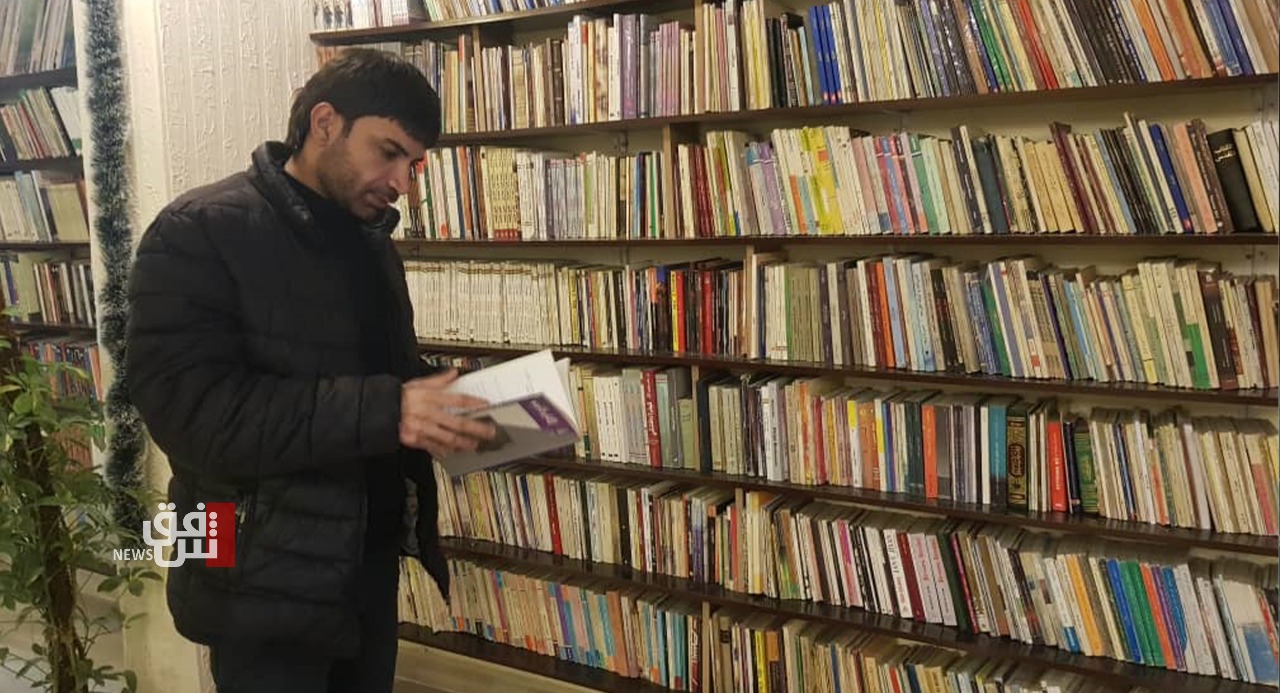 لإحياء ثقافة القراءة.. مقهى يضع آلاف الكتب بين يدي مرتاديه في القامشلي