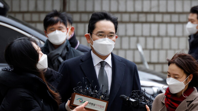 Samsung's Lee sentenced in prison in corruption retrial