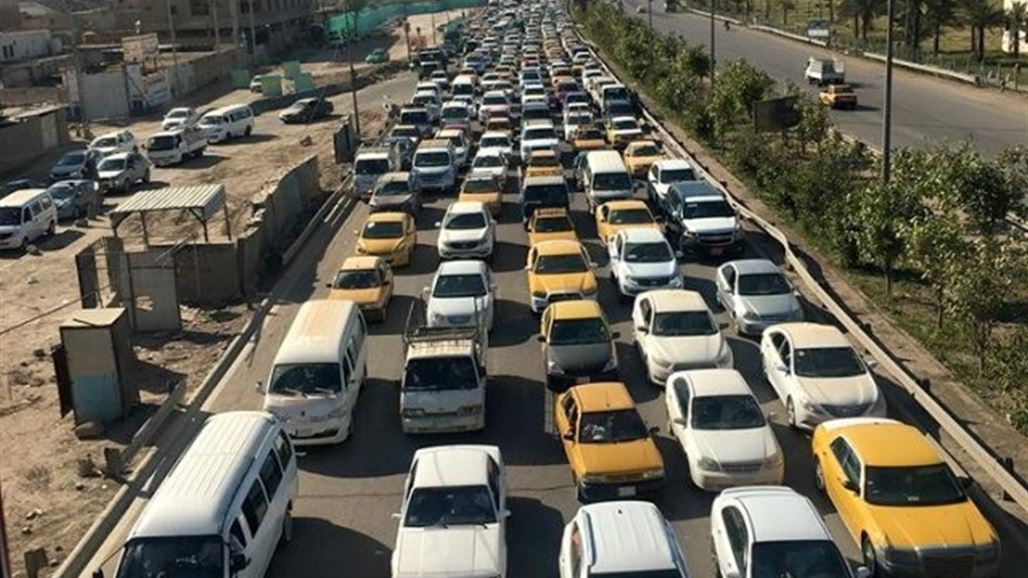 صور.. في الساعة الاخيرة قبل سريان حظر التجوال.. شوارع بغداد تختنق بالسيارات
