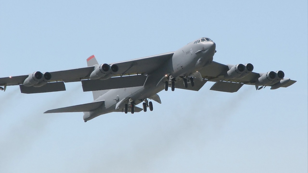 US B-52 bomber again flies over Mideast amid Iran tensions