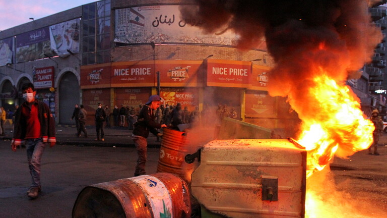 Demonstrators still blocking roads through Lebanon