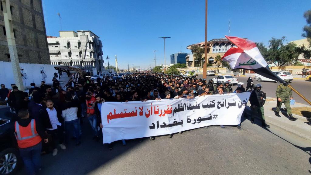 Amid tight security ... Massive demonstrations sweeping central Baghdad (photos)