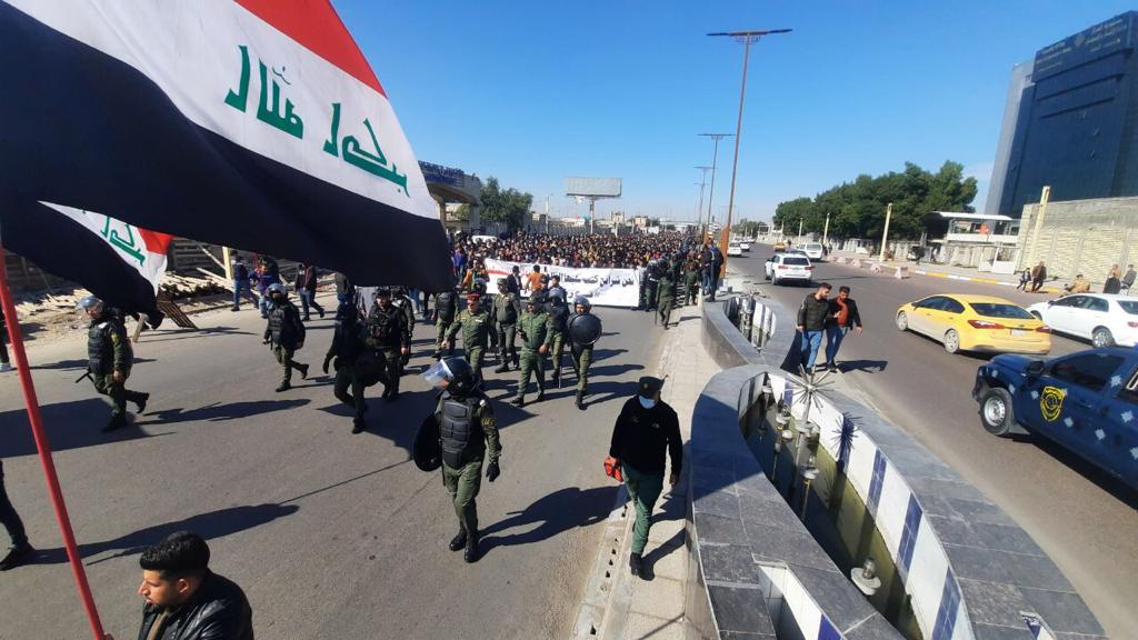 Amid tight security ... Massive demonstrations sweeping central Baghdad (photos)