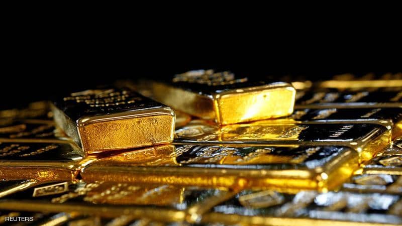 Gold prices hover near four-week high on dovish Fed stance