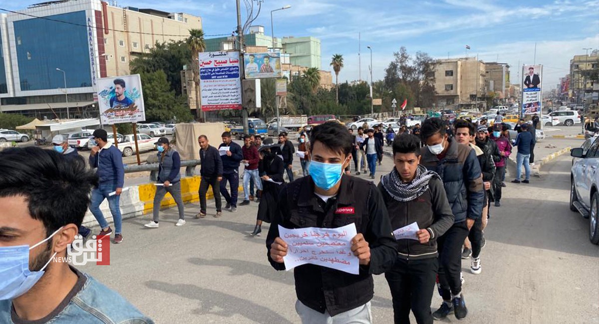 Dozens of Dhi Qar residents demonstrate demanding job opportunities 