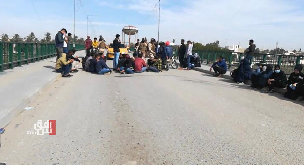 Dhi Qar demonstrators block Al-Nasr Bridge