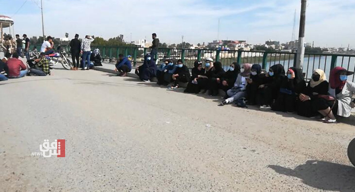 Dhi Qar demonstrators block Al-Nasr Bridge