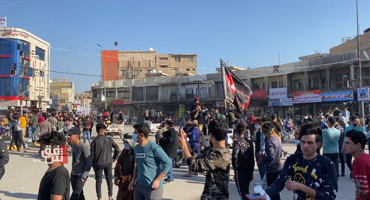 Demonstrators storm the streets of Dhi Qar 