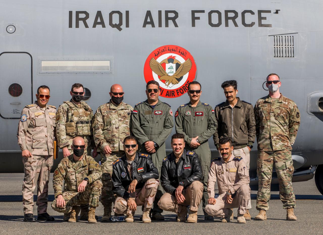 سرب مقاتلات عراقية يأتي بمعدات عسكرية من الكويت