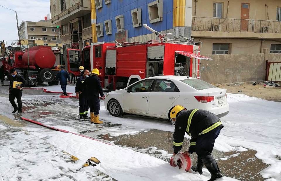 الدفاع المدني ينقذ 11 عاملا اجنبيا احتجزوا في حريق فندق وسط كربلاء