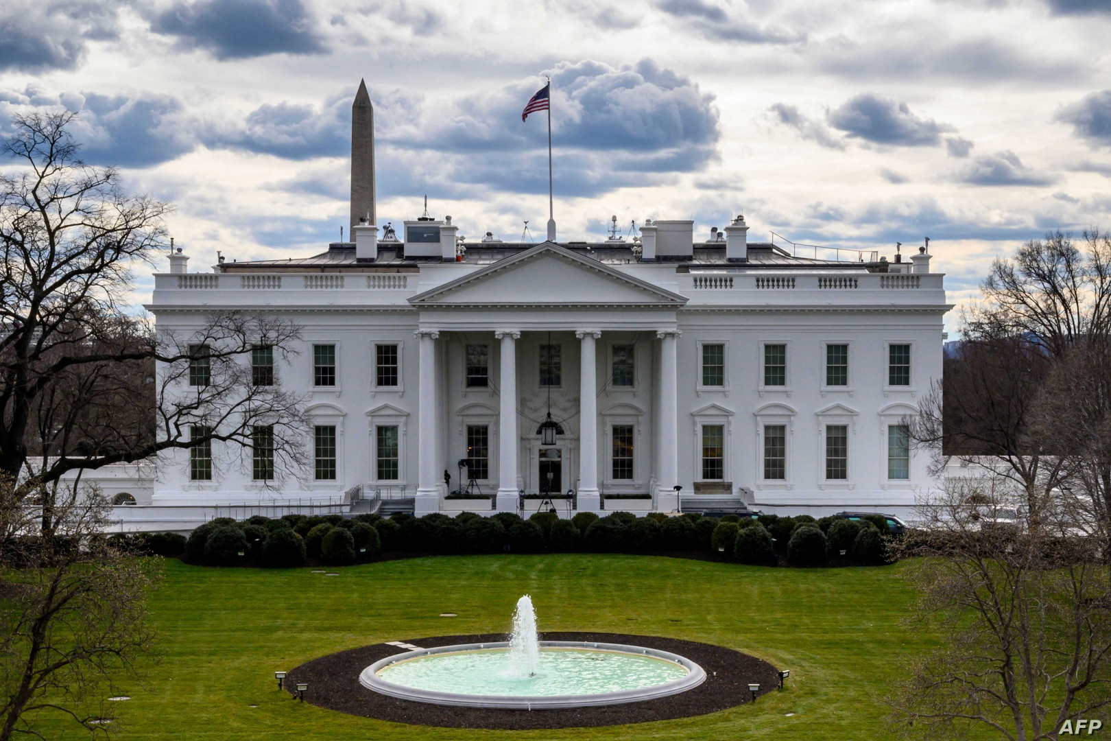 البيت الأبيض يرفض دفع رسوم توثيق حسابات موظفيه لدى تويتر