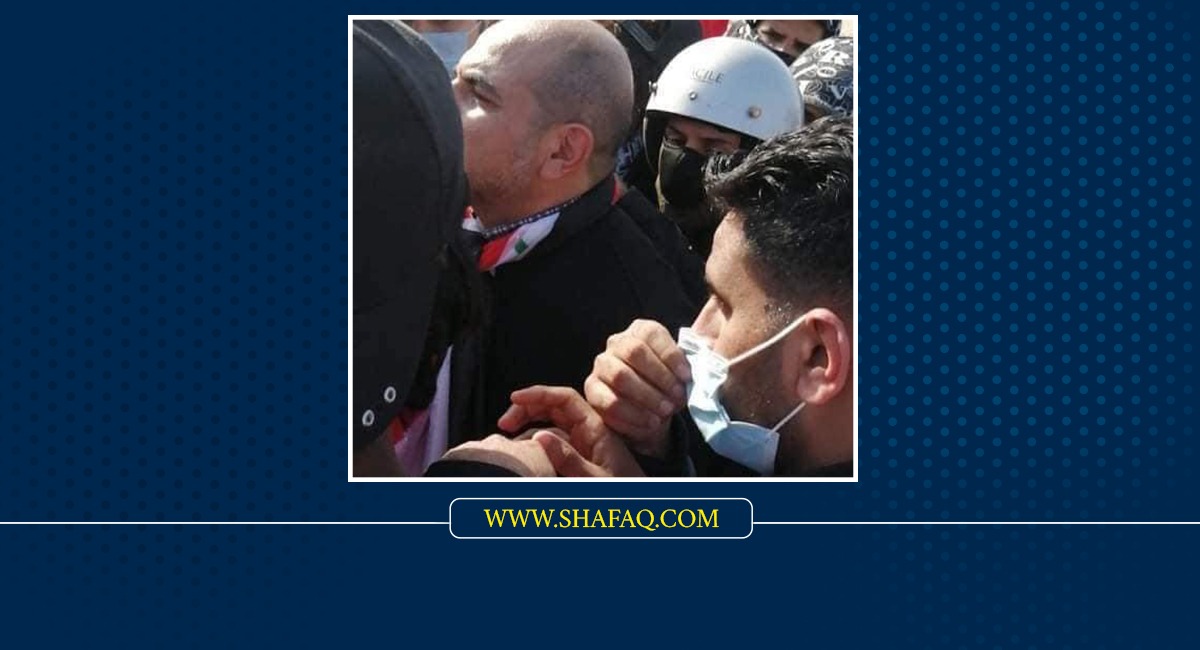 إصابة علاء الركابي بجروح اثناء محاولته انهاء الاحتجاج في الناصرية (فيديو)