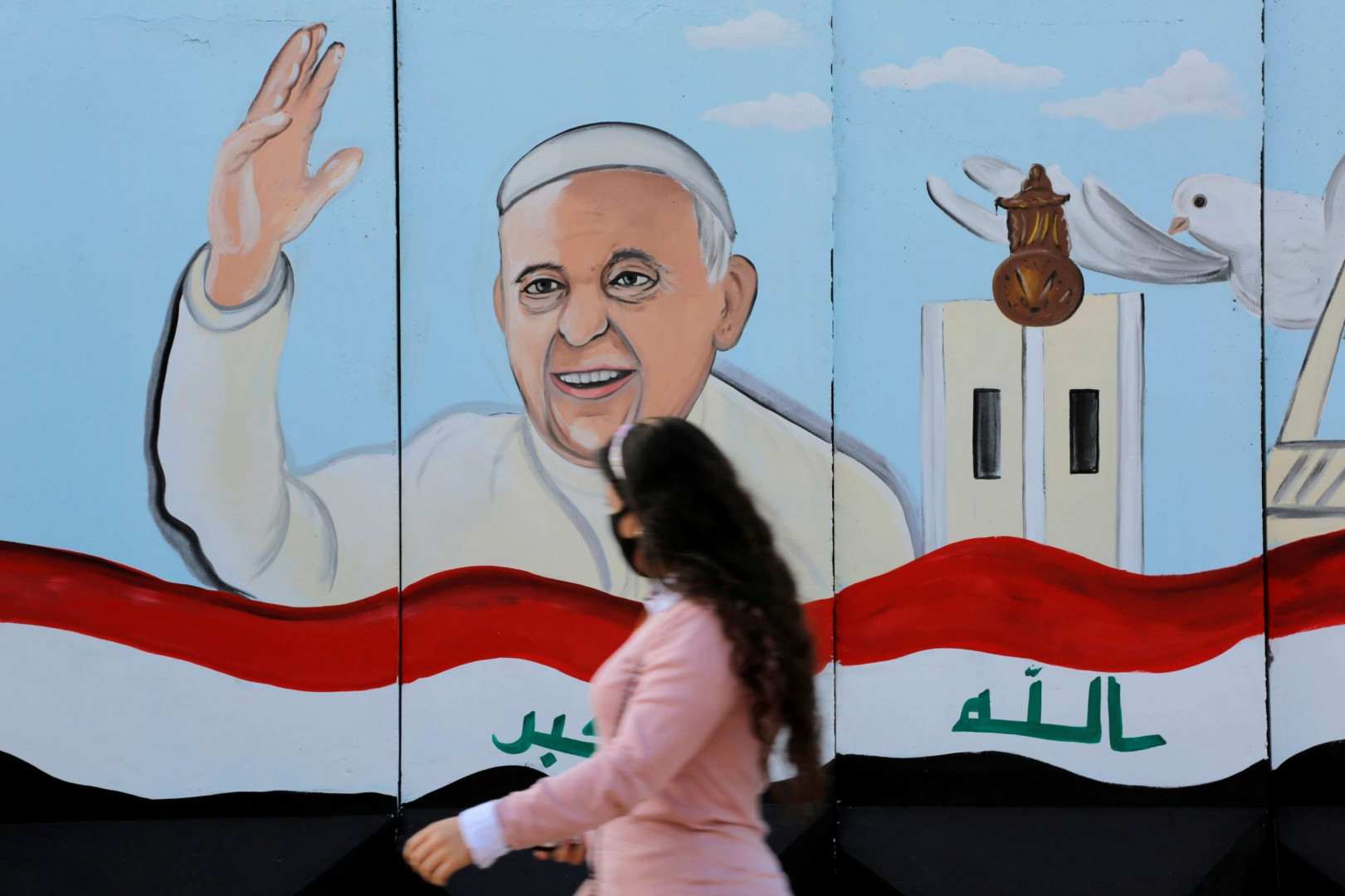 سفير الفاتيكان في العراق يعلن إصابته بكورونا ويحدد مصير زيارة البابا