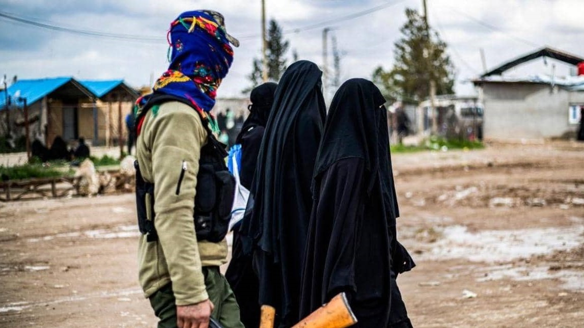 ترحيل عناصر من داعش وعائلاتهم من العراق وسوريا إلى مقدونيا الشمالية