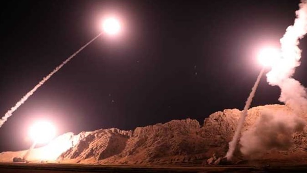قرابة 10 صواريخ تستهدف قاعدة عين الأسد غربي العراق (تحديث)