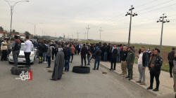 Turkmen and Arab citizens protest against handing the KDP its headquarters in Kirkuk back