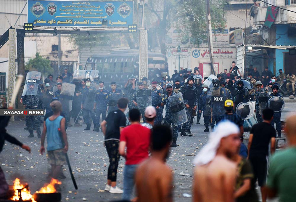Footage shows clashes between demonstrators and riot police in Najaf