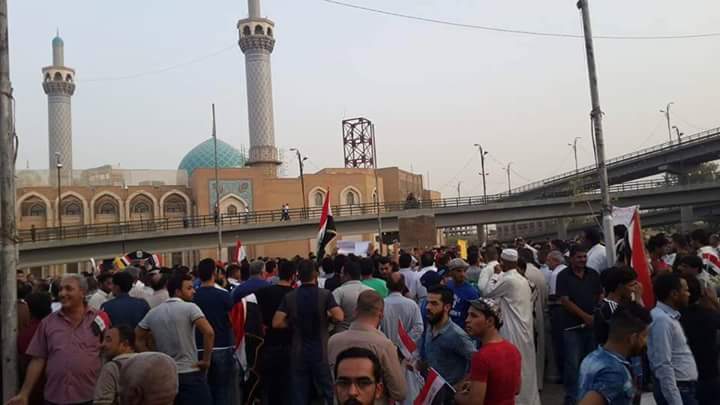 law enforcement break up a demonstration near Najaf governorate headquarters 