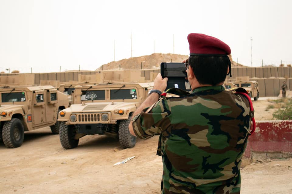بالصور.. العراق يتسلم عجلات وتجهيزات من التحالف الدولي