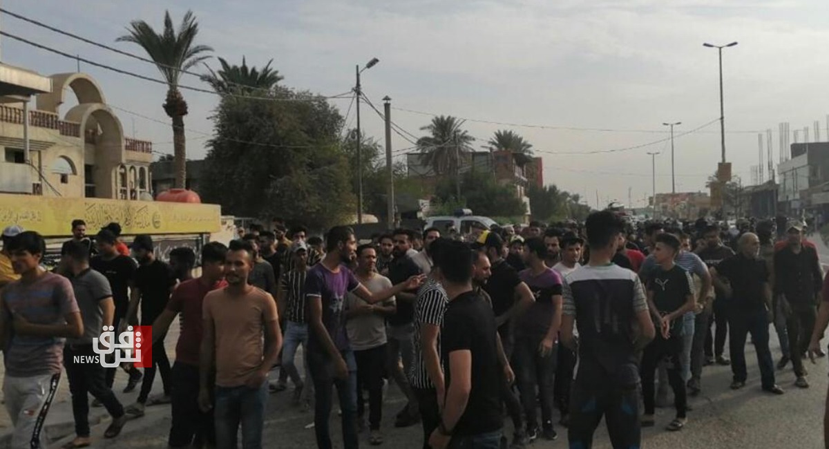 Demonstrators of Al-Haboubi Square in Dhi Qar apologize to the citizens 