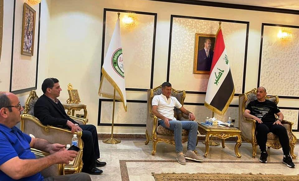 درجال يلتقي الملاك الفني لمنتخب العراق الكروي ويؤكد دعم الحكومة اللامحدود 