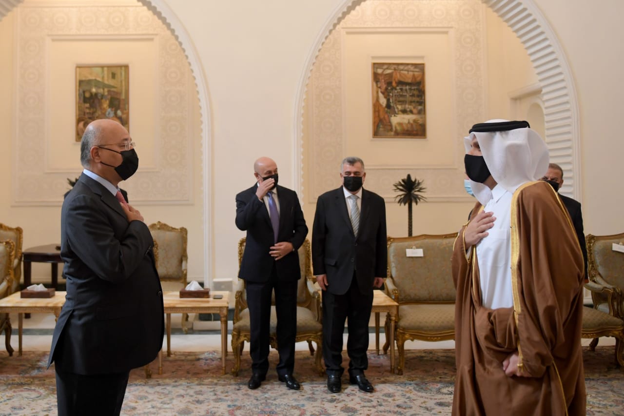 الرئيس العراقي يتسلم دعوة رسمية لزيارة قطر: الحل السياسي ضروري لأزمات المنطقة 