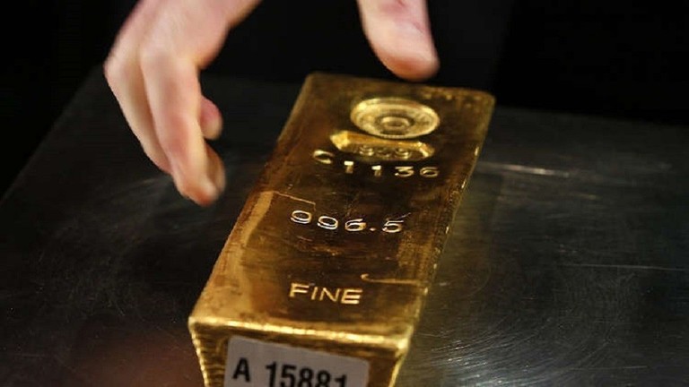 PRECIOUS-Gold eases as higher yields, dollar outweigh Ukraine uncertainty