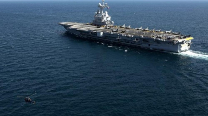 فڕوکە هەڵگر (شارڵ دیگۆل) رەسێدە ئاو خەلیج