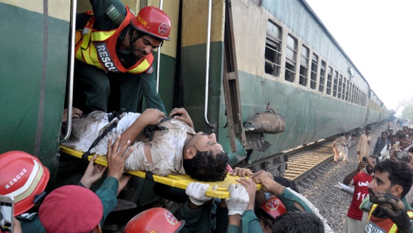 وفاة وإصابة قرابة 100 شخص بتصادم قطارين في مصر