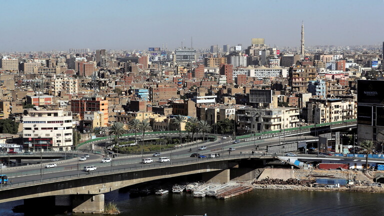 بعد حادثة القطارين.. قتلى بانهيار بناء من 10 طوابق في القاهرة