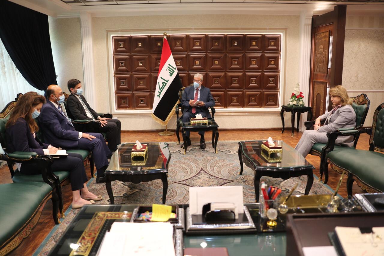 Iraqi deputy speaker of Parliament receives the Charg dAffaires of the French Embassy