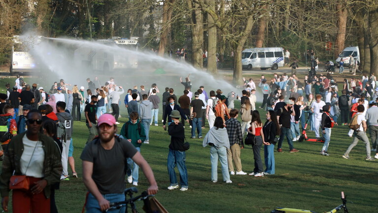 Police disperse thousands at Belgian April Fool party