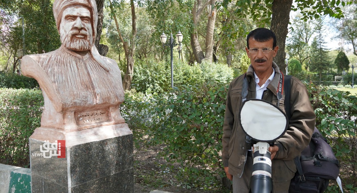 یە ٢٢ ساڵە ئی کارە کەێد.. وێنەگر باخچەی سلێمانی باس خوەی کەێد