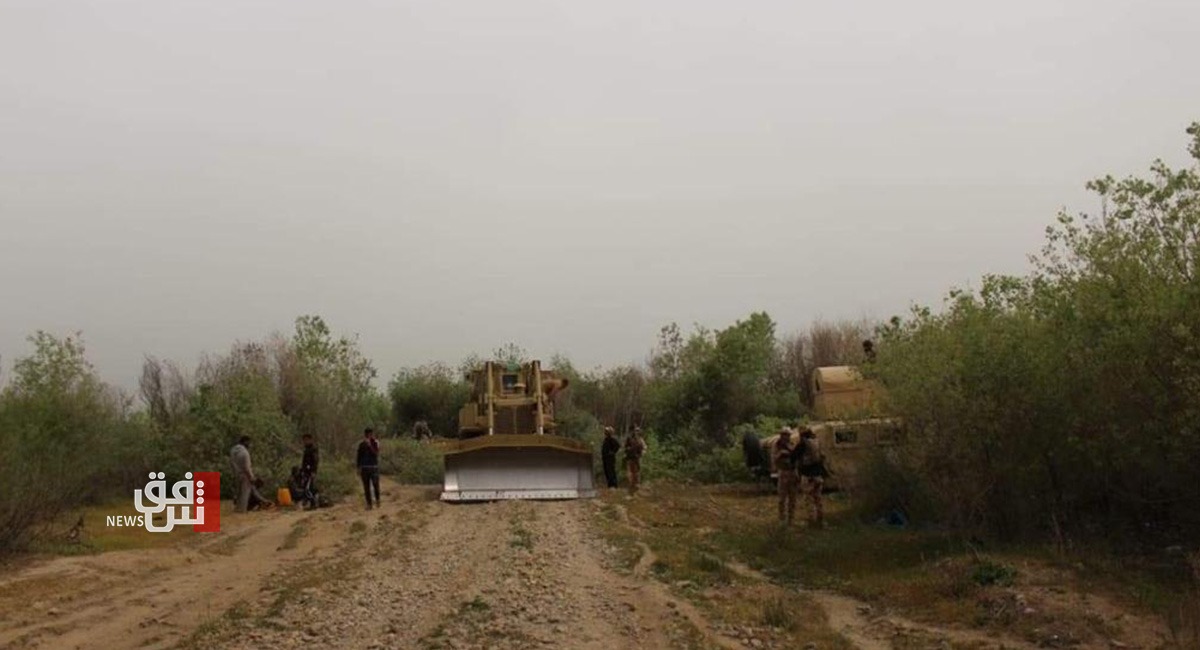 صور.. القوات الامنية في نينوى تباشر بتجريف "الجزرات النهرية" لطرد الدواعش